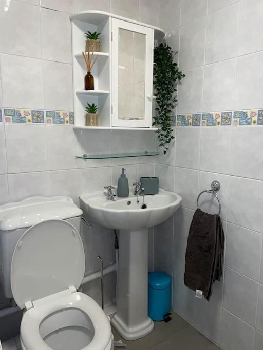 Princess 3 Bedroom House + Offstreet Parking +Wifi Leeds  Exterior foto